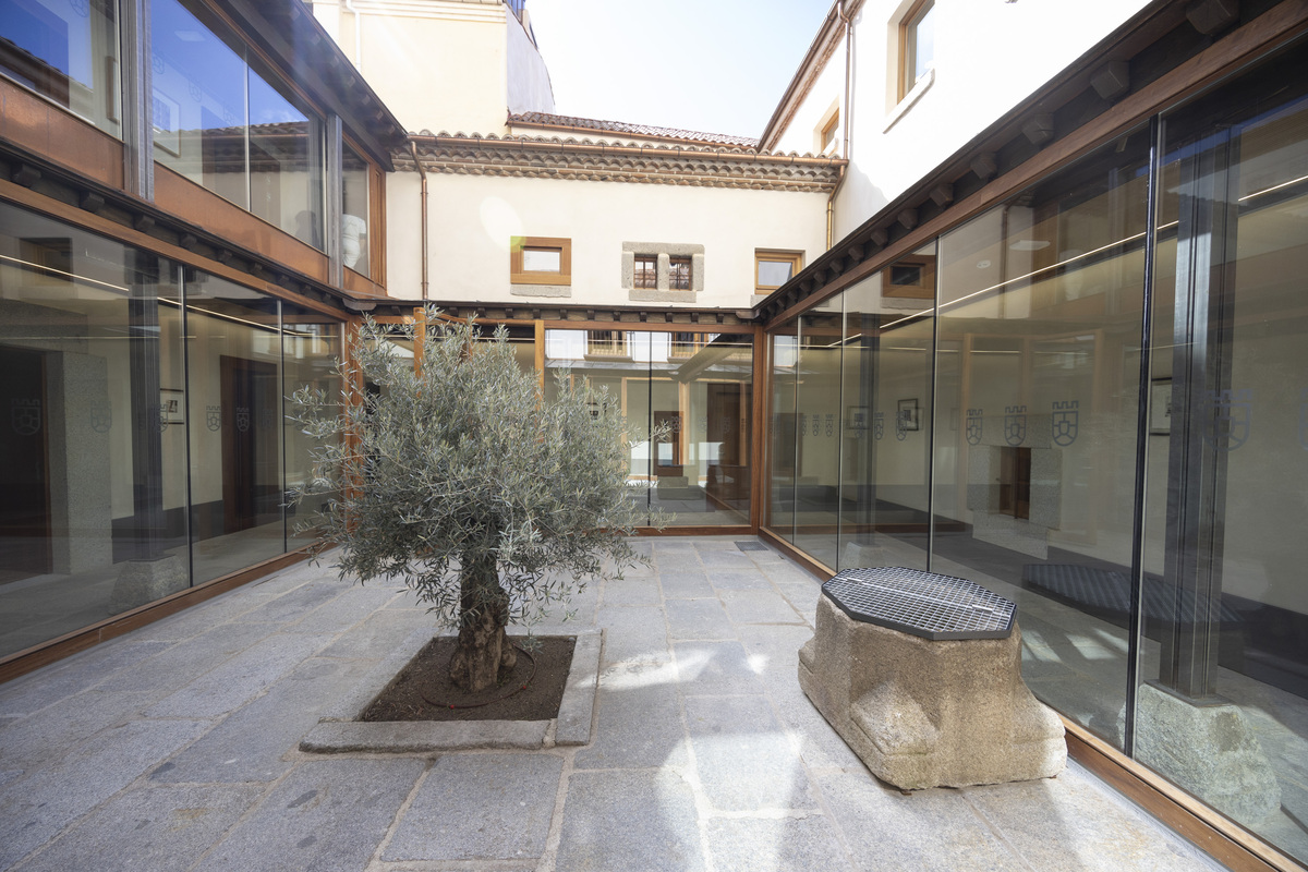 El presidente de la Junta de
Castilla y León, Alfonso Fernández
Mañueco, inaugura
la ampliación de la sede central
de la Diputación de Ávila  / ISABEL GARCÍA