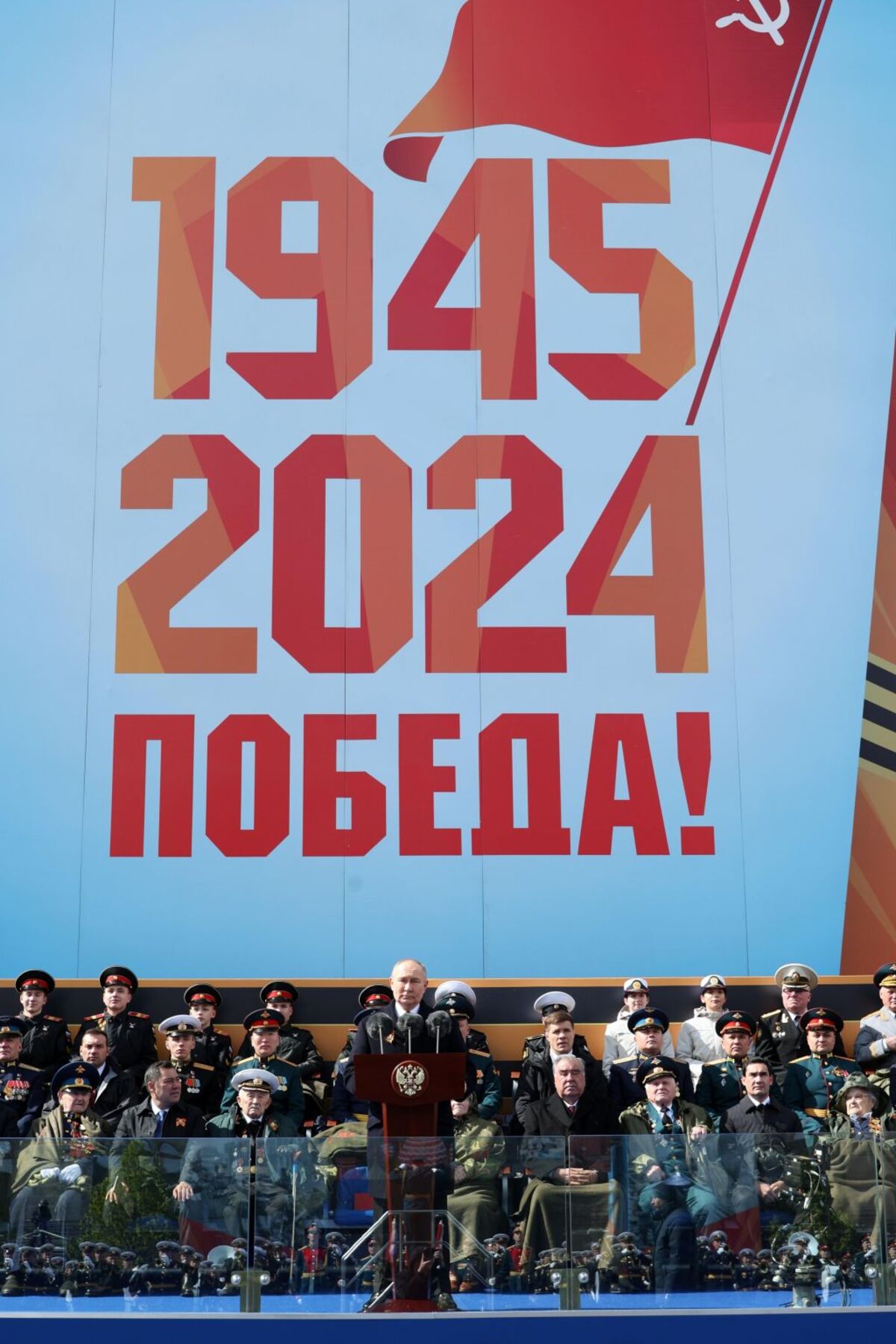 Russia stages its annual Victory Day parade on Moscow's Red Square	  / MIKHAEL KLIMENTYEV / SPUTNIK / K