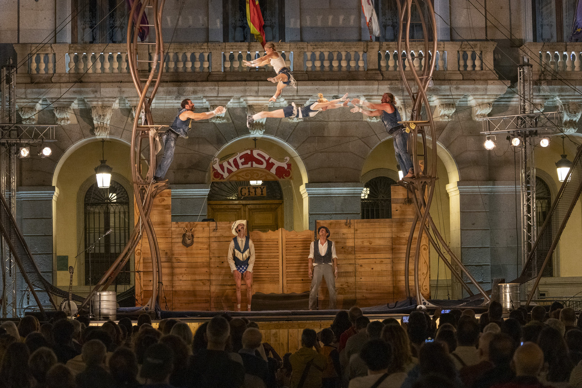 Festival internacional de circo. Mercado chico Les P'tits Bras.  / ISABEL GARCÍA