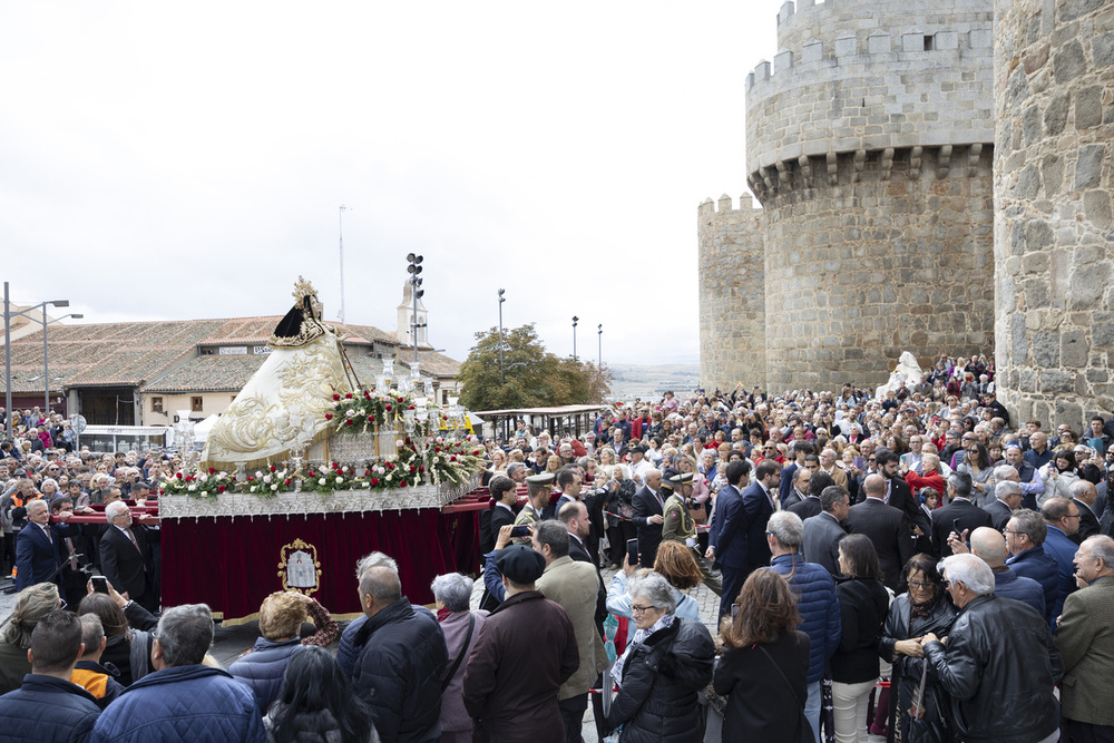 Ávila arropa a La Santa en su día grande