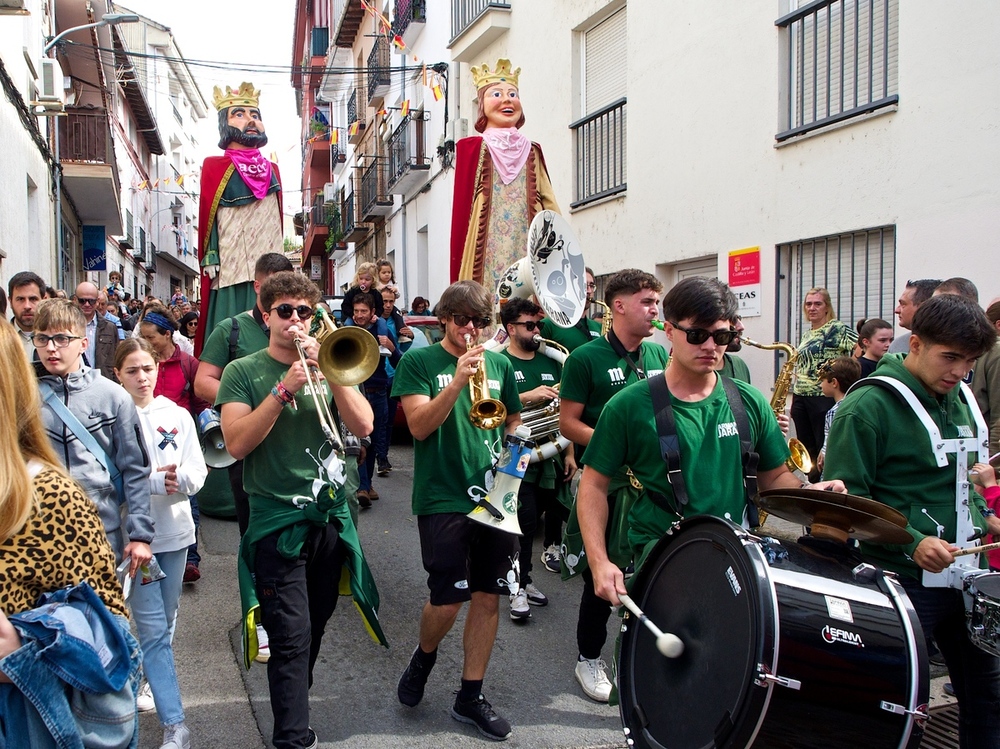 Día de toros, gigantes y cabezudos en Arenas