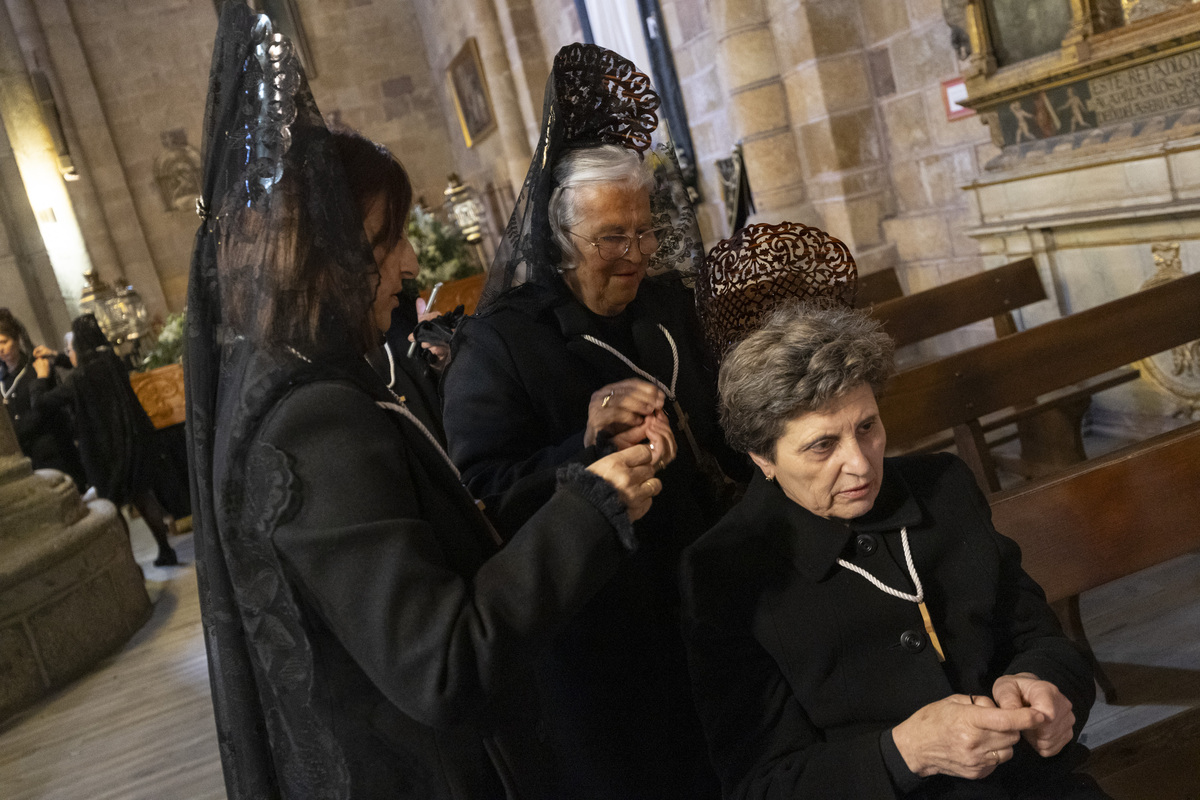 Procesión de las Damas de la Soledad Semana Santa 2024.  / ISABEL GARCÍA