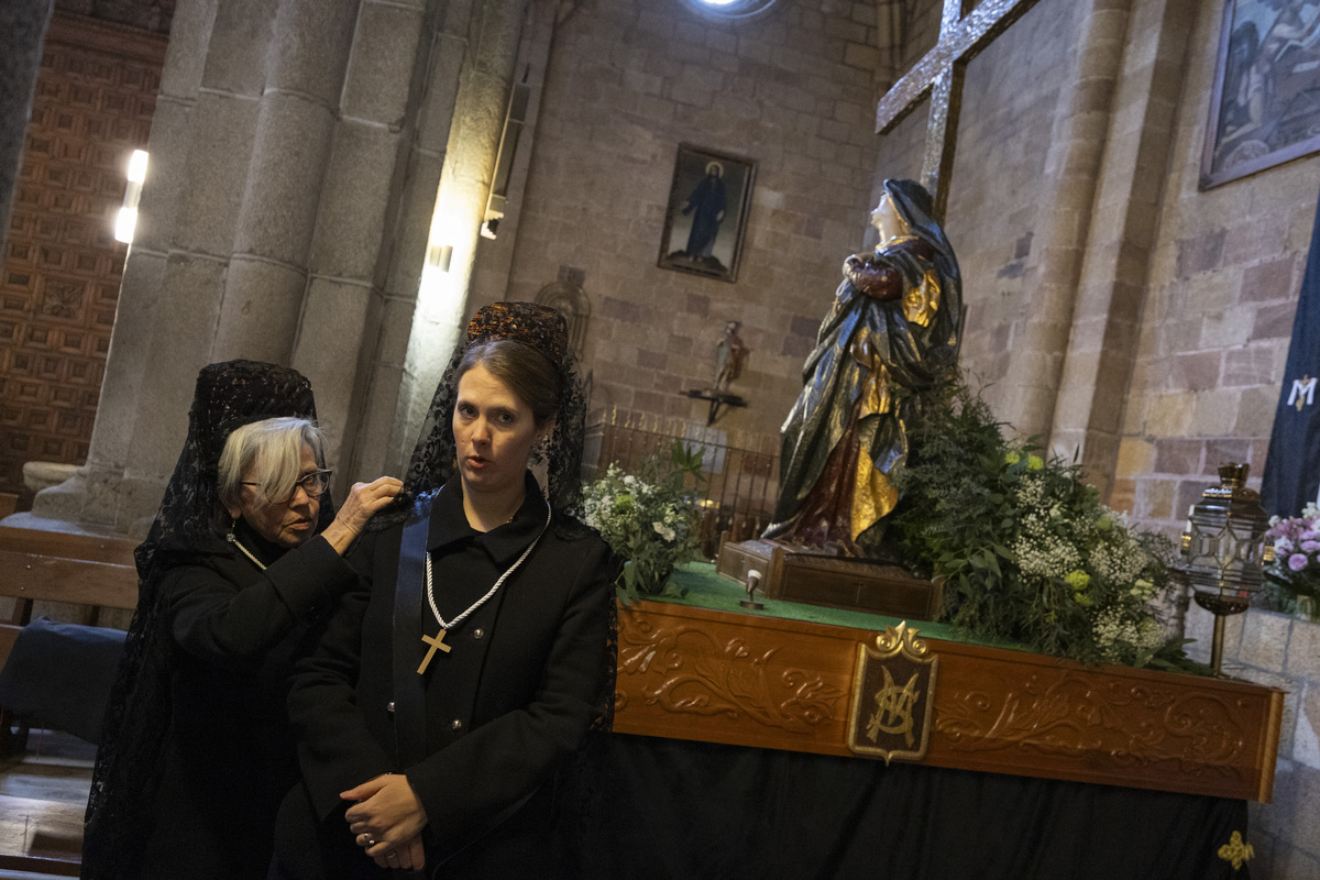 Procesión de las Damas de la Soledad Semana Santa 2024.  / ISABEL GARCÍA