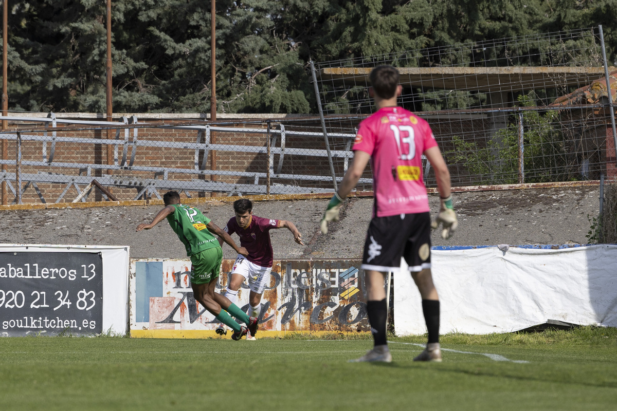 Fútbol tercera división Real Ávila - Astorga.  / ISABEL GARCÍA