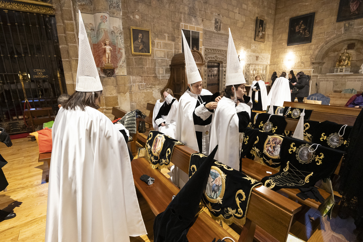 Procesión de las Damas de la Soledad Semana Santa 2024.  / ISABEL GARCÍA