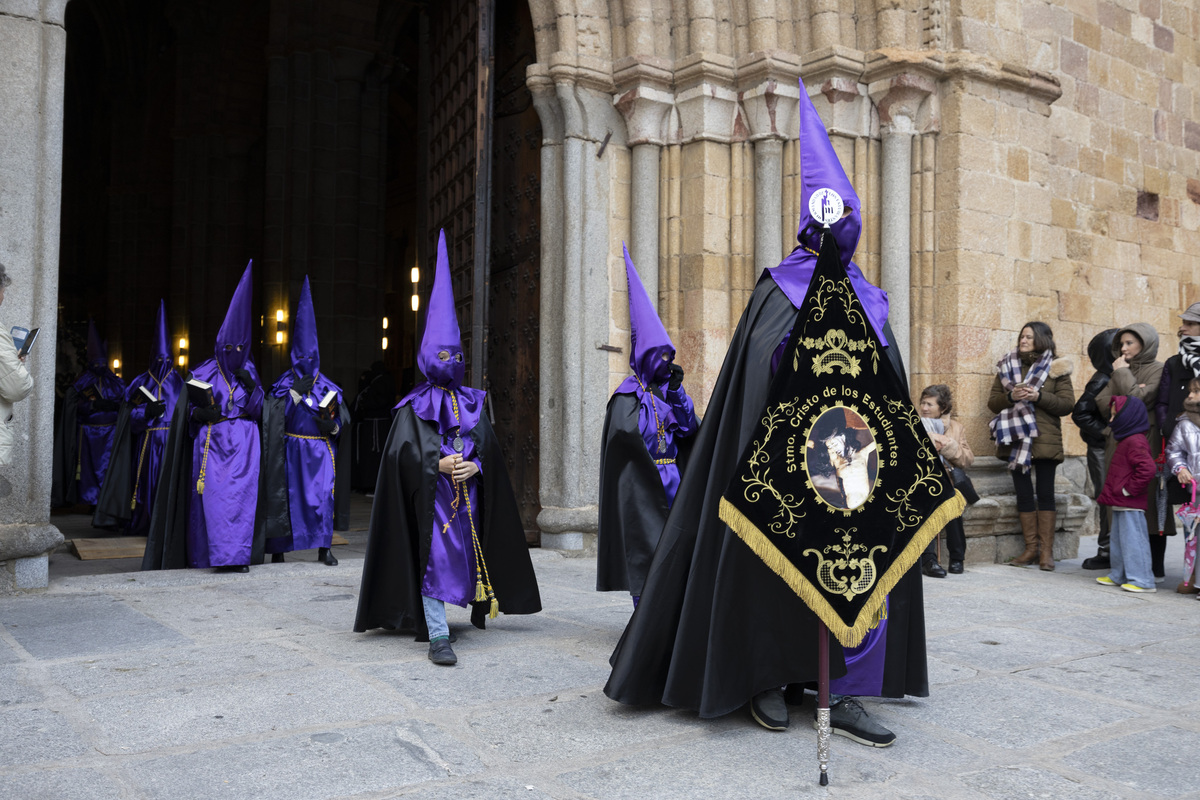 Procesión de las Damas de la Soledad Semana Santa 2024.  / ISABEL GARCÍA