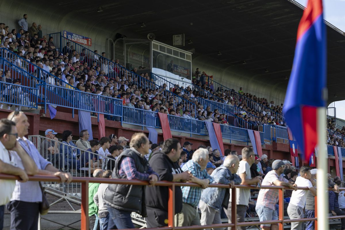 Fútbol tercera división Real Ávila - Astorga.  / ISABEL GARCÍA