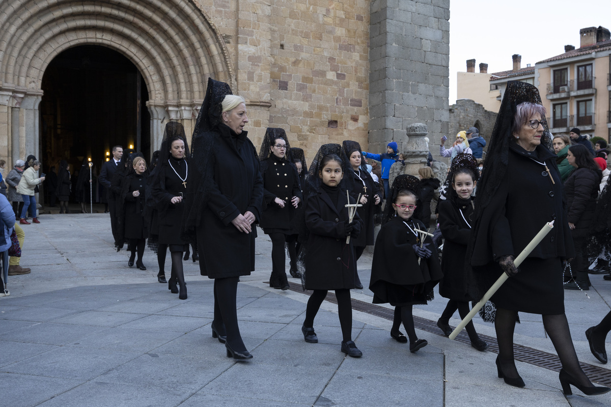 Procesión de las Damas de la Soledad Semana Santa 2024.  / ISABEL GARCÍA