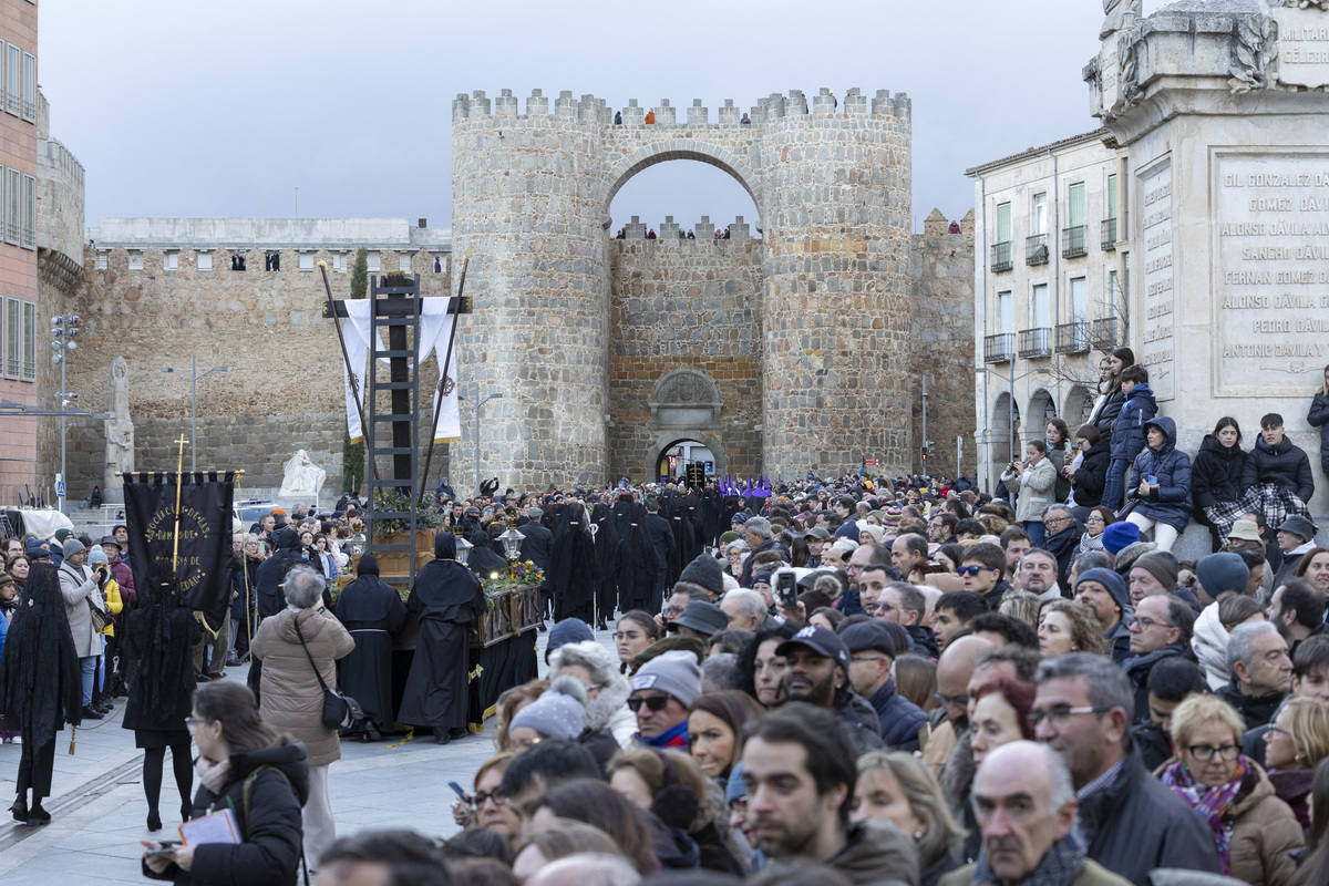 Procesión de las Damas de la Soledad Semana Santa 2024.  / ISABEL GARCÍA