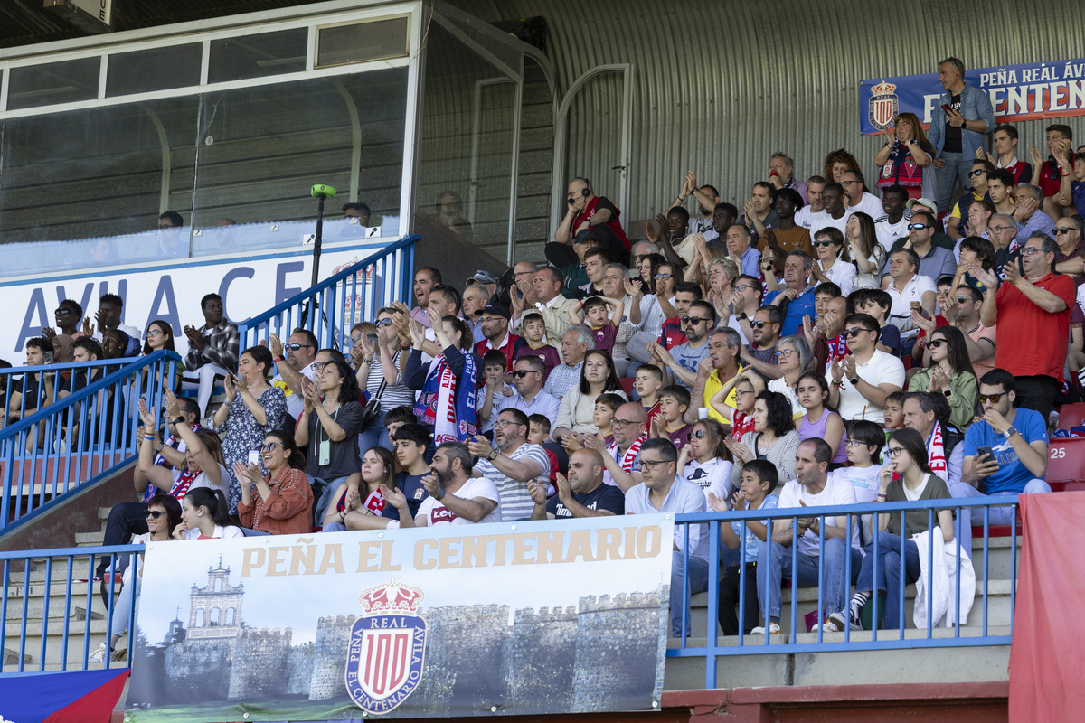 Fútbol tercera división Real Ávila - Astorga.  / ISABEL GARCÍA