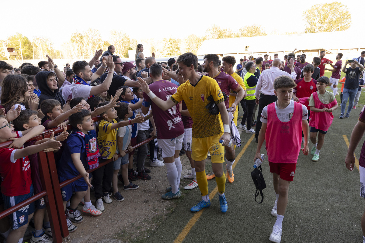 Fútbol tercera división Real Ávila - Astorga.  / ISABEL GARCÍA