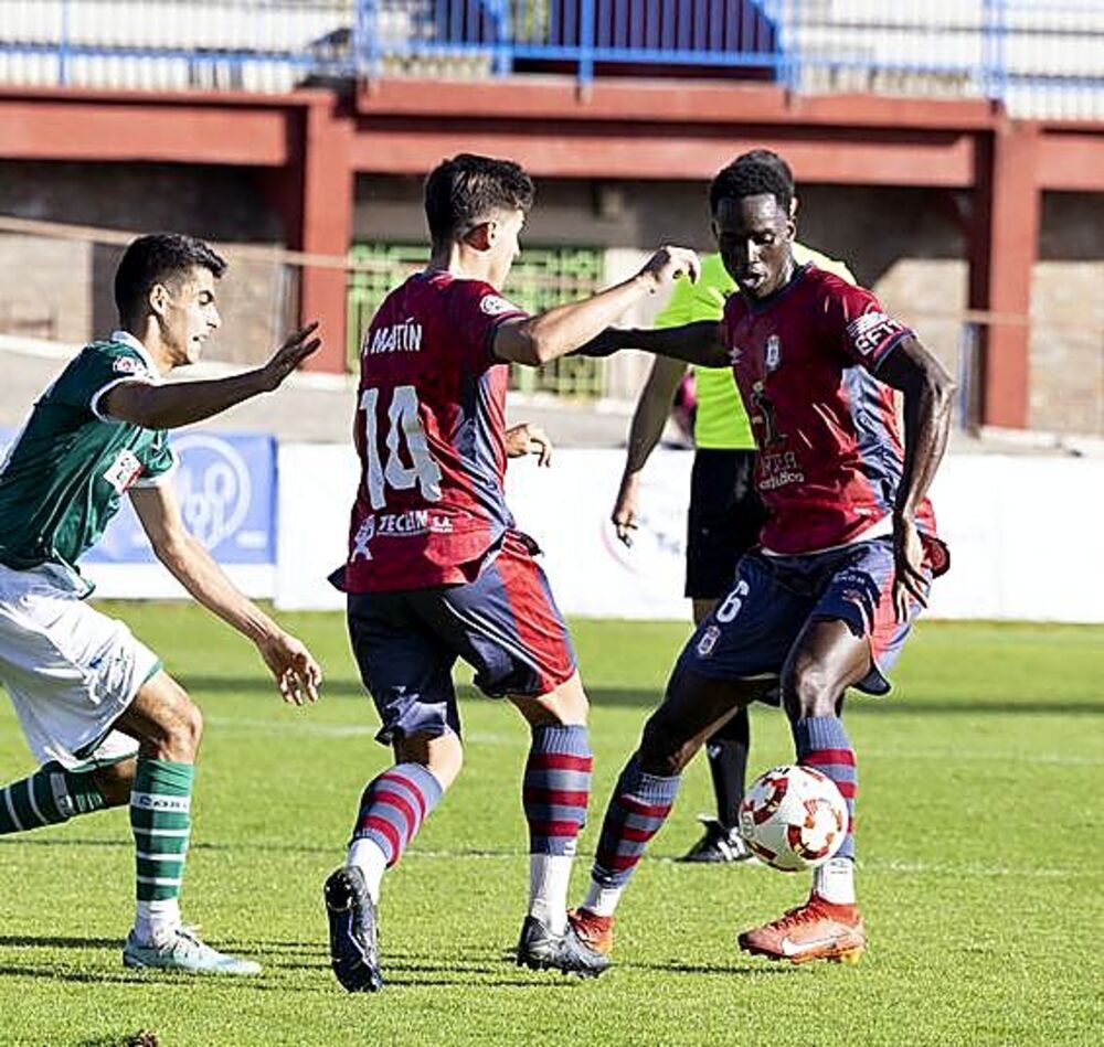 Imágenes del partido entre el Real Ávila y el Coruxo