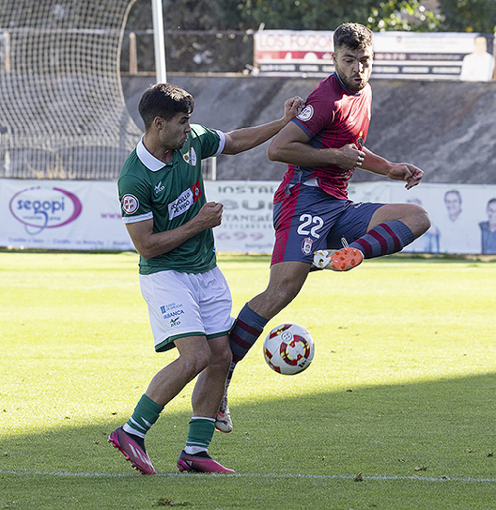 Imágenes del partido entre el Real Ávila y el Coruxo