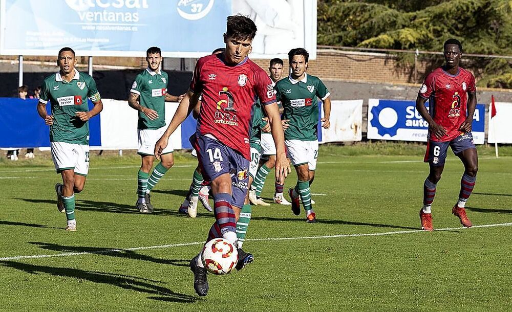 Imágenes del partido entre el Real Ávila y el Coruxo