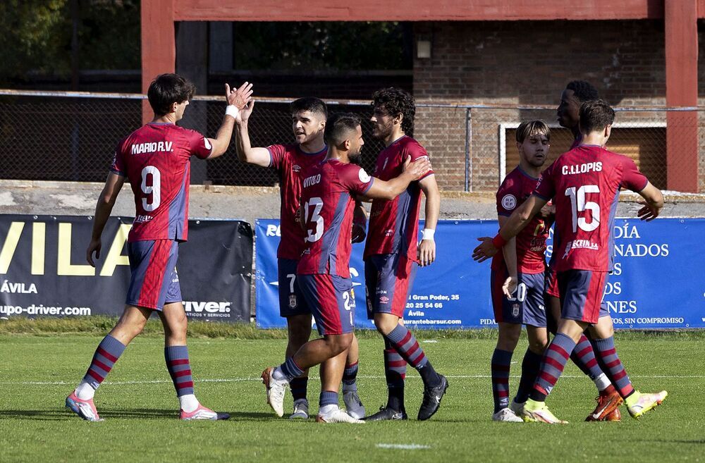 Imágenes del partido entre el Real Ávila y el Coruxo