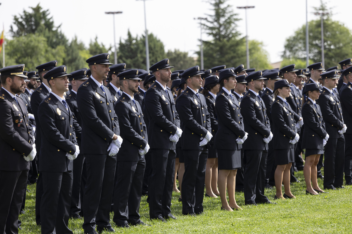 Acto de jura y entrega de títulos profesionales
de la XXXVIII Promoción de
Ingreso en la Escala Básica de la Policía
Nacional, presidido por S.M. El Rey Felipe VI de España  / ISABEL GARCÍA