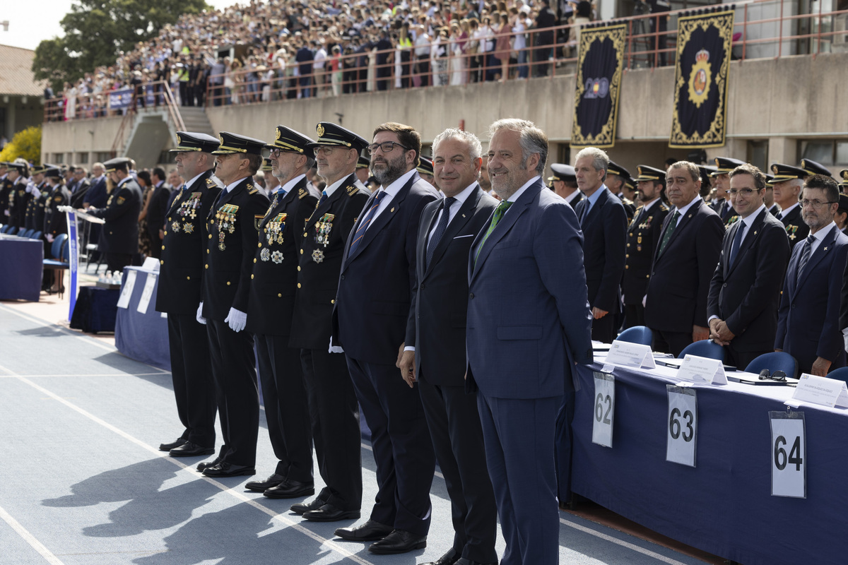 Acto de jura y entrega de títulos profesionales
de la XXXVIII Promoción de
Ingreso en la Escala Básica de la Policía
Nacional, presidido por S.M. El Rey Felipe VI de España  / ISABEL GARCÍA