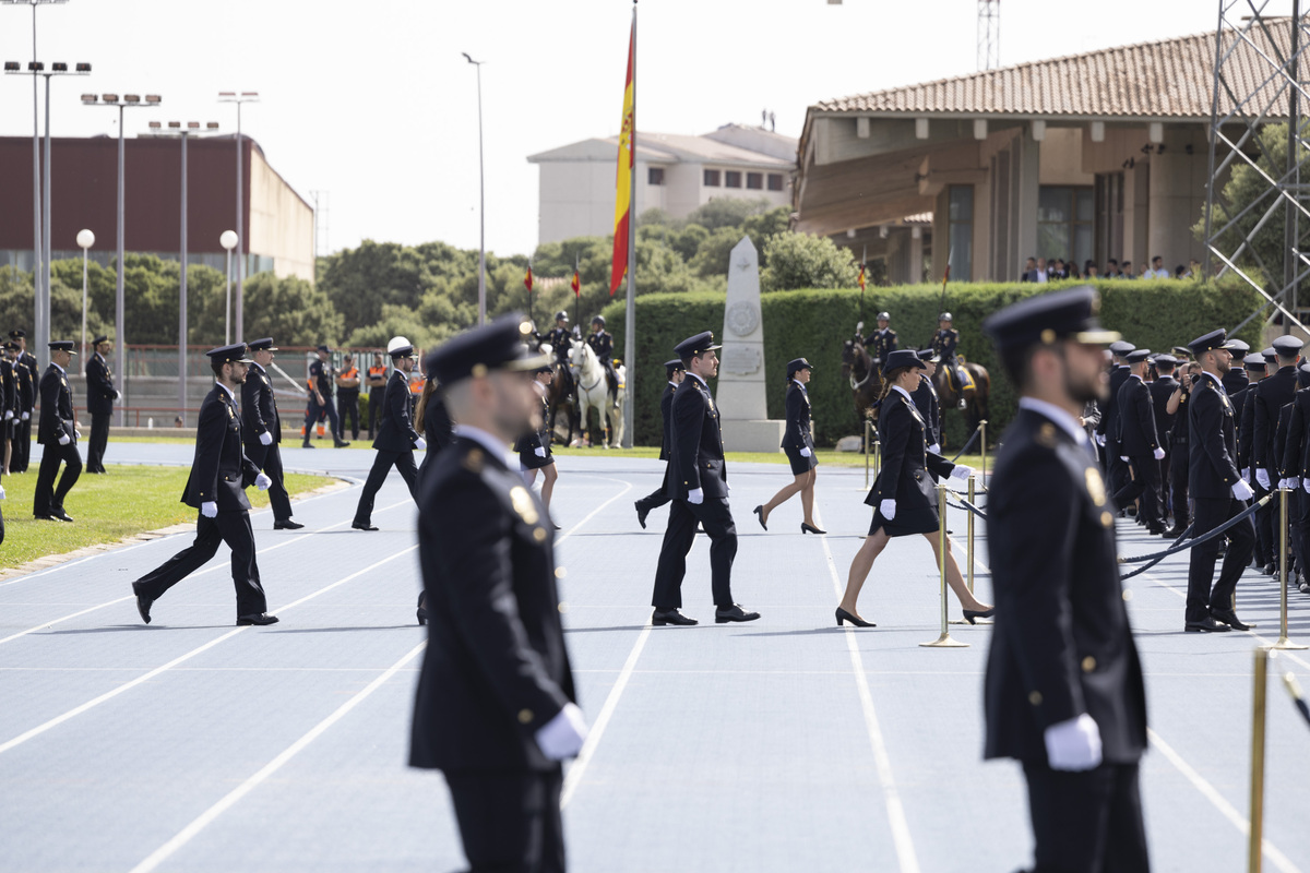 Acto de jura y entrega de títulos profesionales
de la XXXVIII Promoción de
Ingreso en la Escala Básica de la Policía
Nacional, presidido por S.M. El Rey Felipe VI de España  / ISABEL GARCÍA