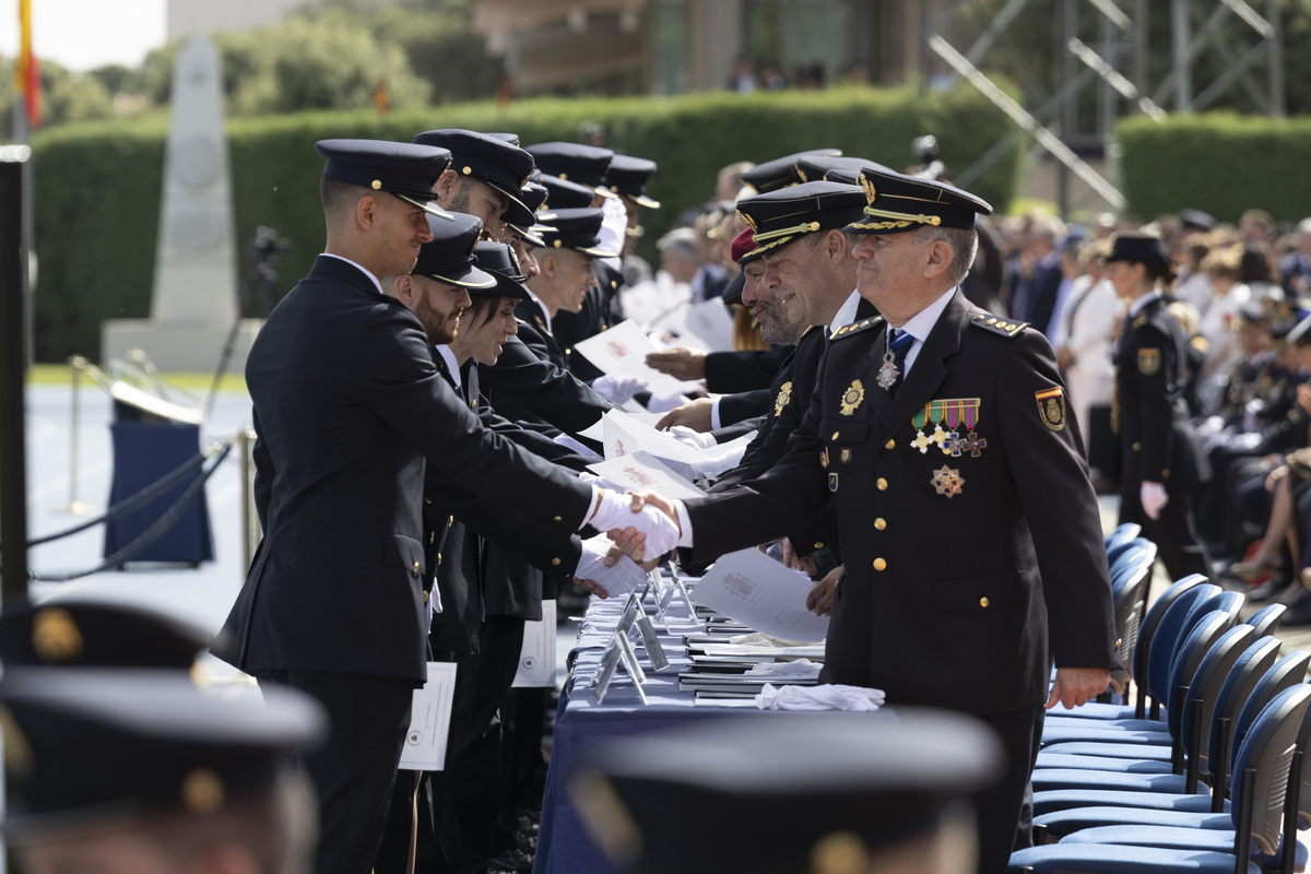 Acto de jura y entrega de títulos profesionales
de la XXXVIII Promoción de
Ingreso en la Escala Básica de la Policía
Nacional, presidido por S.M. El Rey Felipe VI de España  / ISABEL GARCÍA