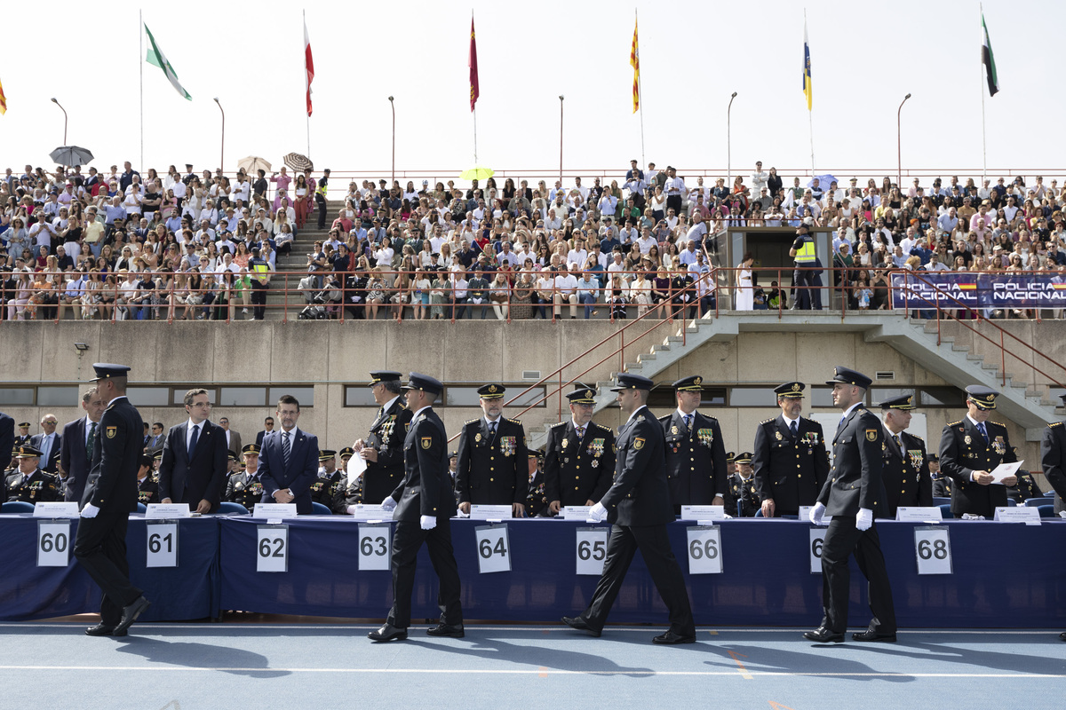 Acto de jura y entrega de títulos profesionales
de la XXXVIII Promoción de
Ingreso en la Escala Básica de la Policía
Nacional, presidido por S.M. El Rey Felipe VI de España  / ISABEL GARCÍA