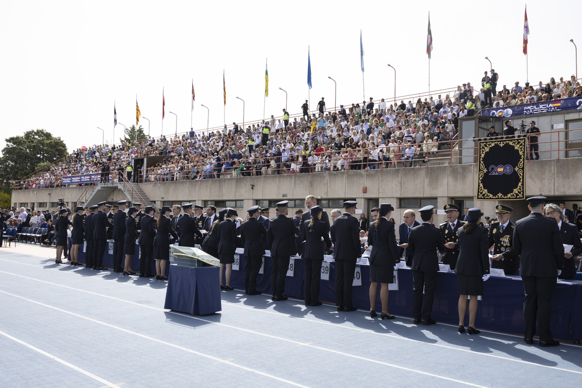 Acto de jura y entrega de títulos profesionales
de la XXXVIII Promoción de
Ingreso en la Escala Básica de la Policía
Nacional, presidido por S.M. El Rey Felipe VI de España  / ISABEL GARCÍA