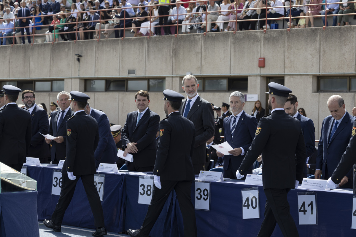 Acto de jura y entrega de títulos profesionales
de la XXXVIII Promoción de
Ingreso en la Escala Básica de la Policía
Nacional, presidido por S.M. El Rey Felipe VI de España  / ISABEL GARCÍA