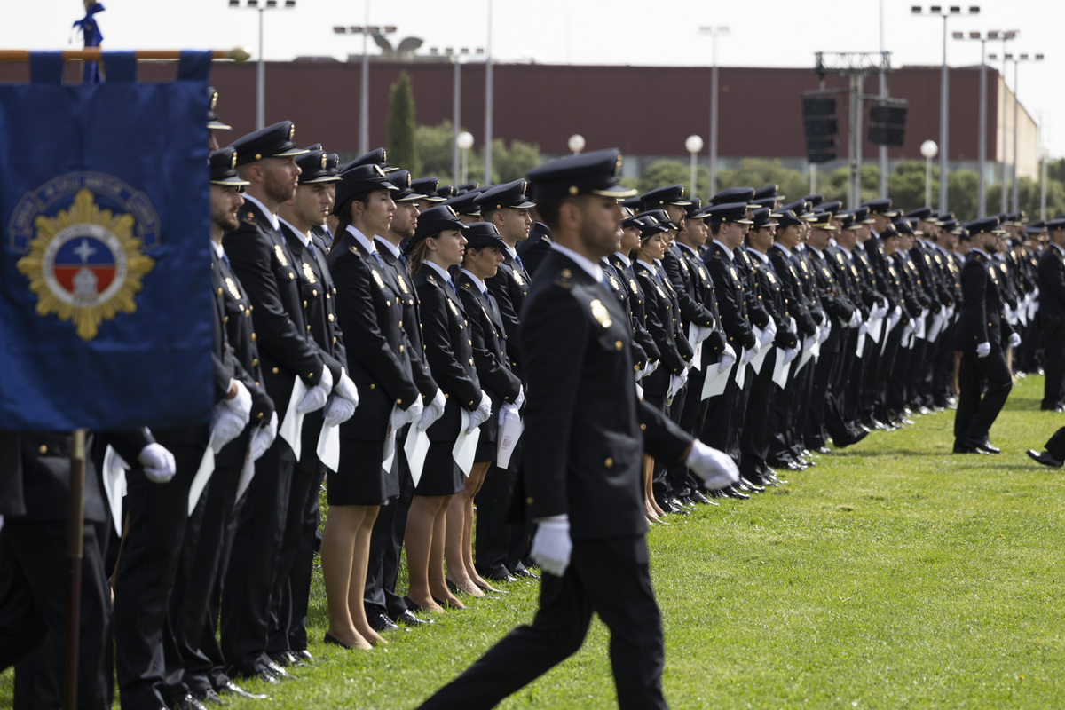 Acto de jura y entrega de títulos profesionales
de la XXXVIII Promoción de
Ingreso en la Escala Básica de la Policía
Nacional, presidido por S.M. El Rey Felipe VI de España  / ISABEL GARCÍA