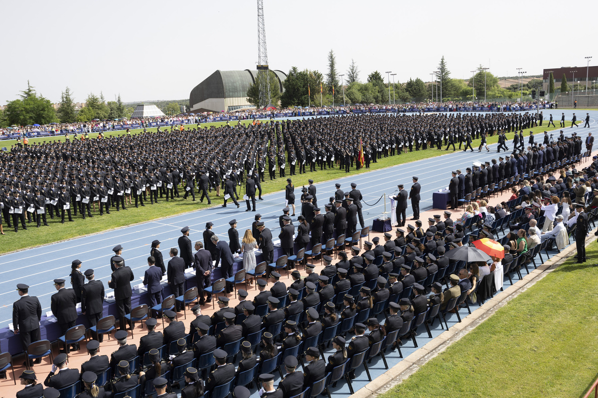 Acto de jura y entrega de títulos profesionales
de la XXXVIII Promoción de
Ingreso en la Escala Básica de la Policía
Nacional, presidido por S.M. El Rey Felipe VI de España  / ISABEL GARCÍA