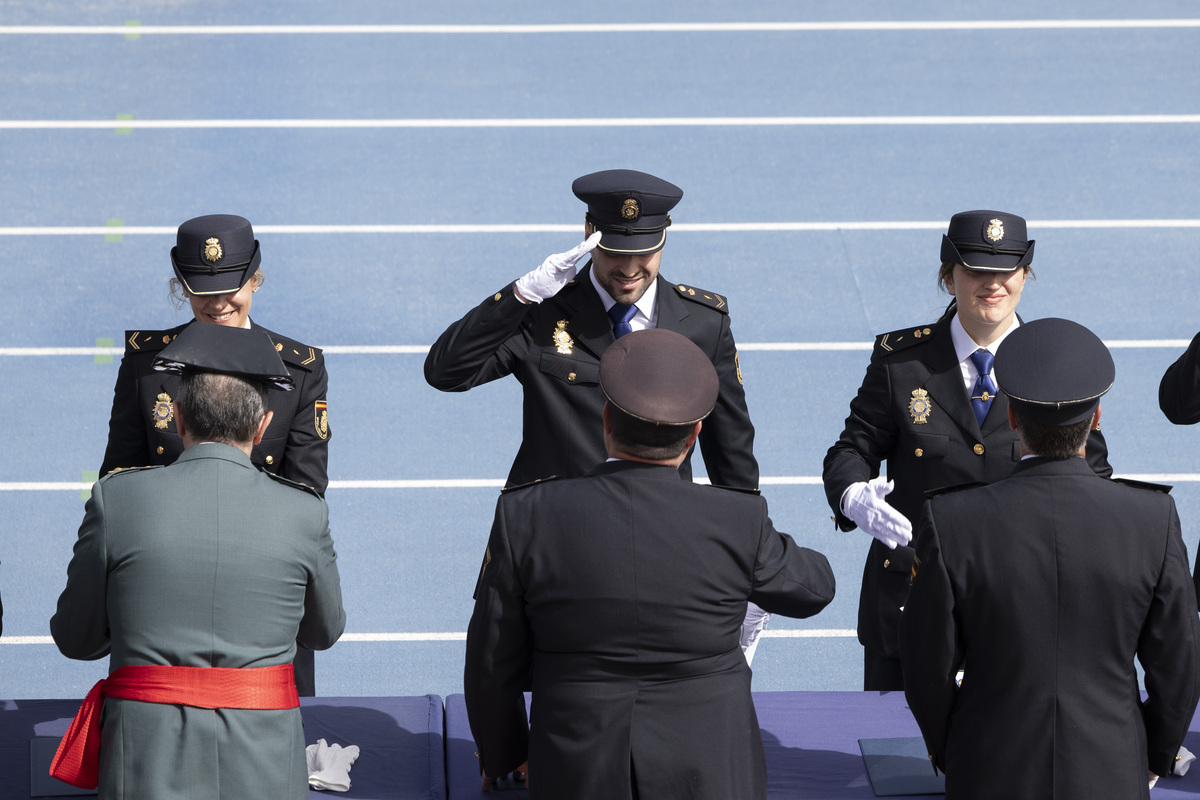 Acto de jura y entrega de títulos profesionales
de la XXXVIII Promoción de
Ingreso en la Escala Básica de la Policía
Nacional, presidido por S.M. El Rey Felipe VI de España  / ISABEL GARCÍA