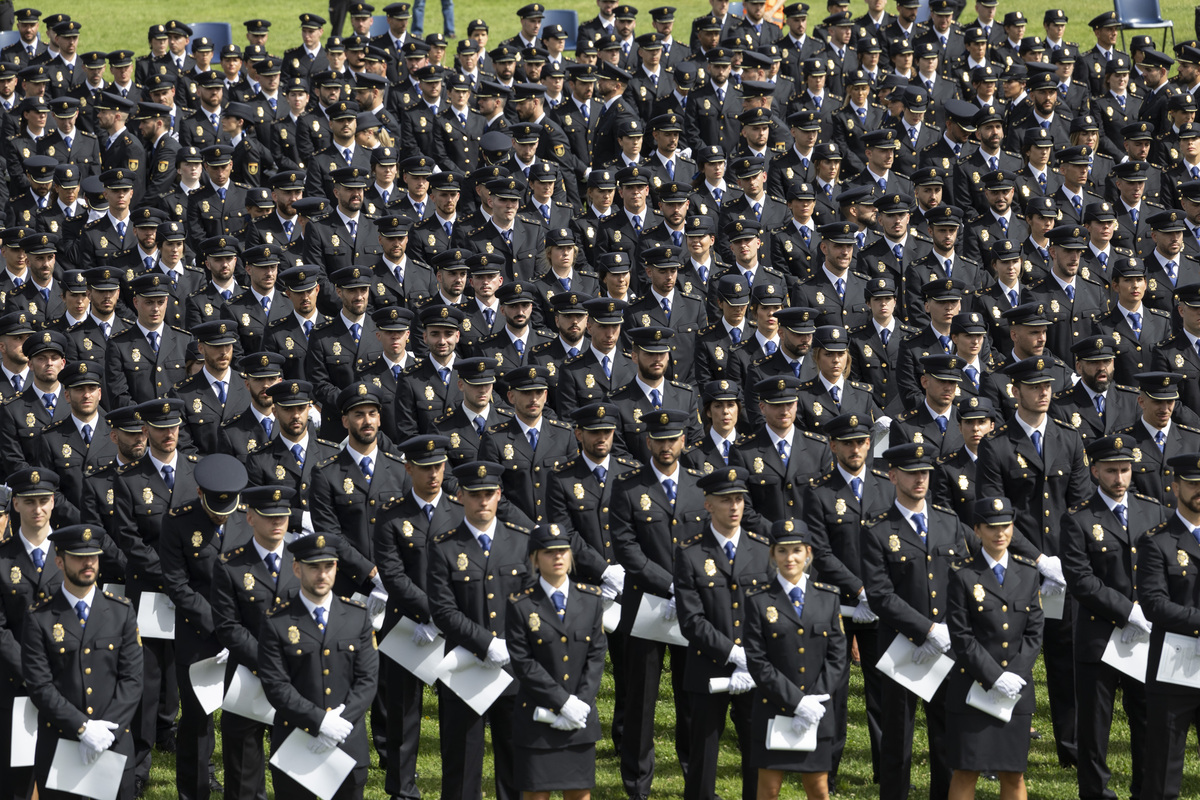 Acto de jura y entrega de títulos profesionales
de la XXXVIII Promoción de
Ingreso en la Escala Básica de la Policía
Nacional, presidido por S.M. El Rey Felipe VI de España  / ISABEL GARCÍA