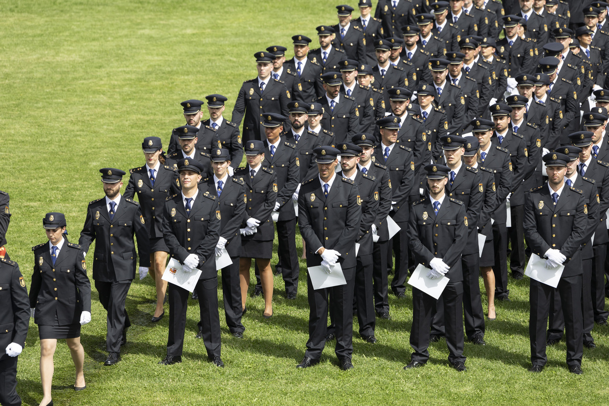 Acto de jura y entrega de títulos profesionales
de la XXXVIII Promoción de
Ingreso en la Escala Básica de la Policía
Nacional, presidido por S.M. El Rey Felipe VI de España  / ISABEL GARCÍA