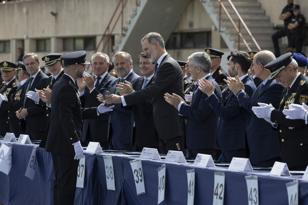 Acto de jura y entrega de títulos profesionales
de la XXXVIII Promoción de
Ingreso en la Escala Básica de la Policía
Nacional, presidido por S.M. El Rey Felipe VI de España  / ISABEL GARCÍA