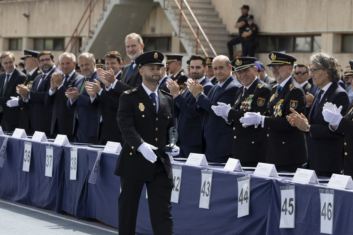 Acto de jura y entrega de títulos profesionales
de la XXXVIII Promoción de
Ingreso en la Escala Básica de la Policía
Nacional, presidido por S.M. El Rey Felipe VI de España  / ISABEL GARCÍA