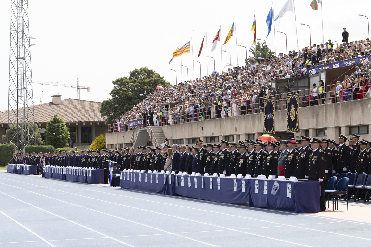 Acto de jura y entrega de títulos profesionales
de la XXXVIII Promoción de
Ingreso en la Escala Básica de la Policía
Nacional, presidido por S.M. El Rey Felipe VI de España  / ISABEL GARCÍA