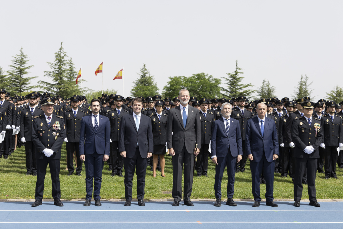 Acto de jura y entrega de títulos profesionales
de la XXXVIII Promoción de
Ingreso en la Escala Básica de la Policía
Nacional, presidido por S.M. El Rey Felipe VI de España  / ISABEL GARCÍA