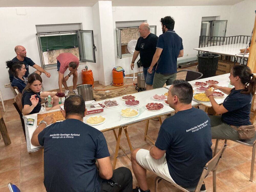 El bar propiedad de todo un pueblo que no quiere cerrar