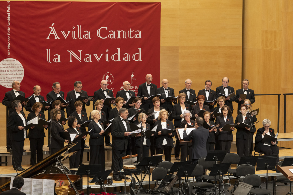 Ávila canta la navidad, concierto de navidad de la UCAV.  / ISABEL GARCÍA