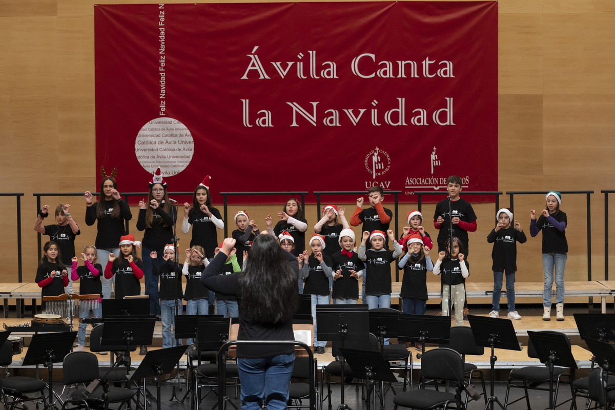 Ávila canta la navidad, concierto de navidad de la UCAV.  / ISABEL GARCÍA