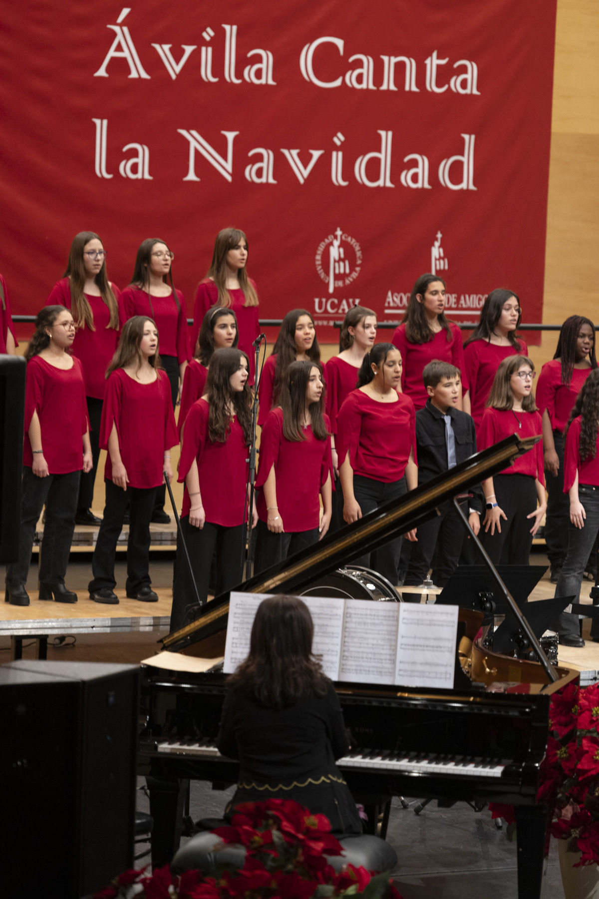 Ávila canta la navidad, concierto de navidad de la UCAV.  / ISABEL GARCÍA