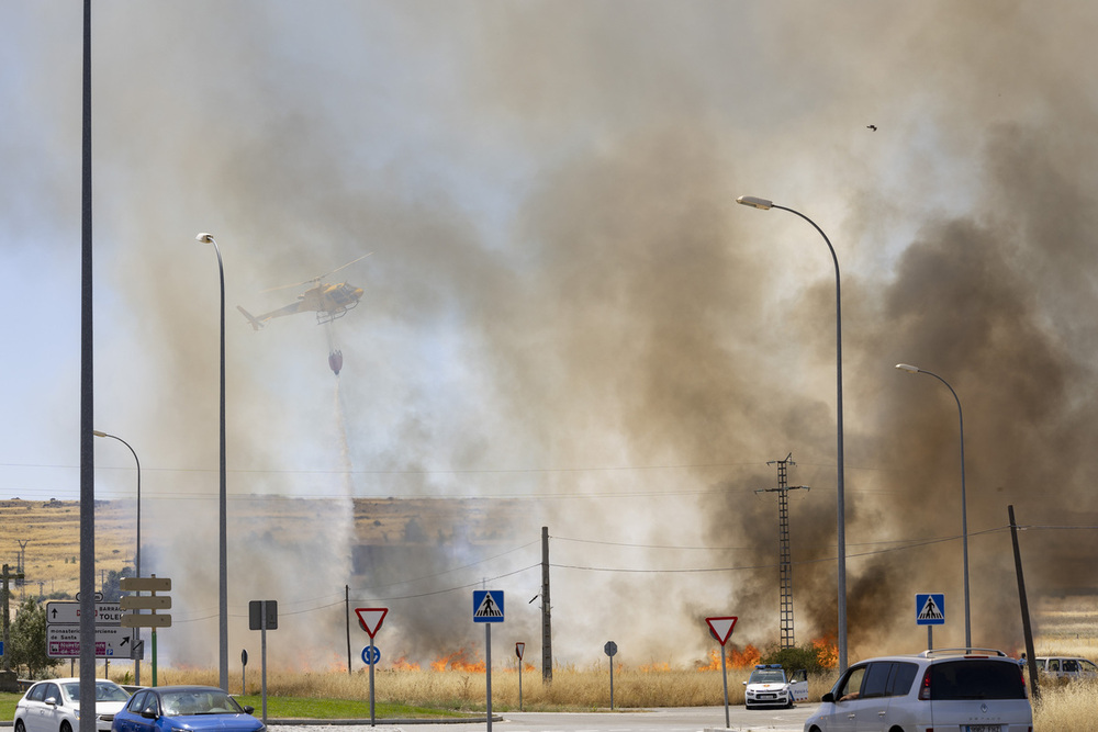 Extinguido el incendio de pasto en la subida a Sonsoles