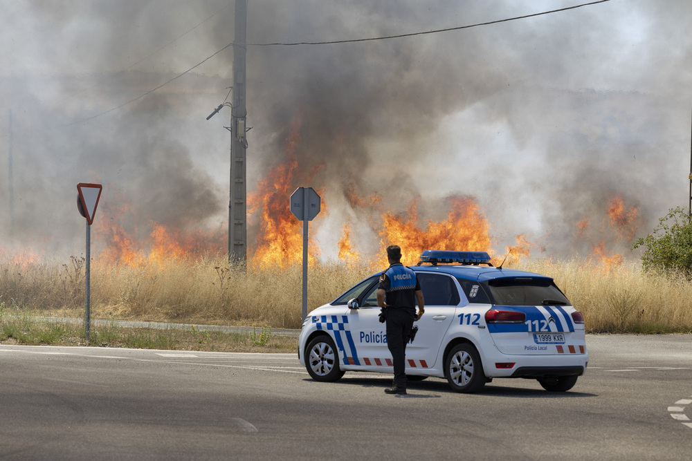 Extinguido el incendio de pasto en la subida a Sonsoles