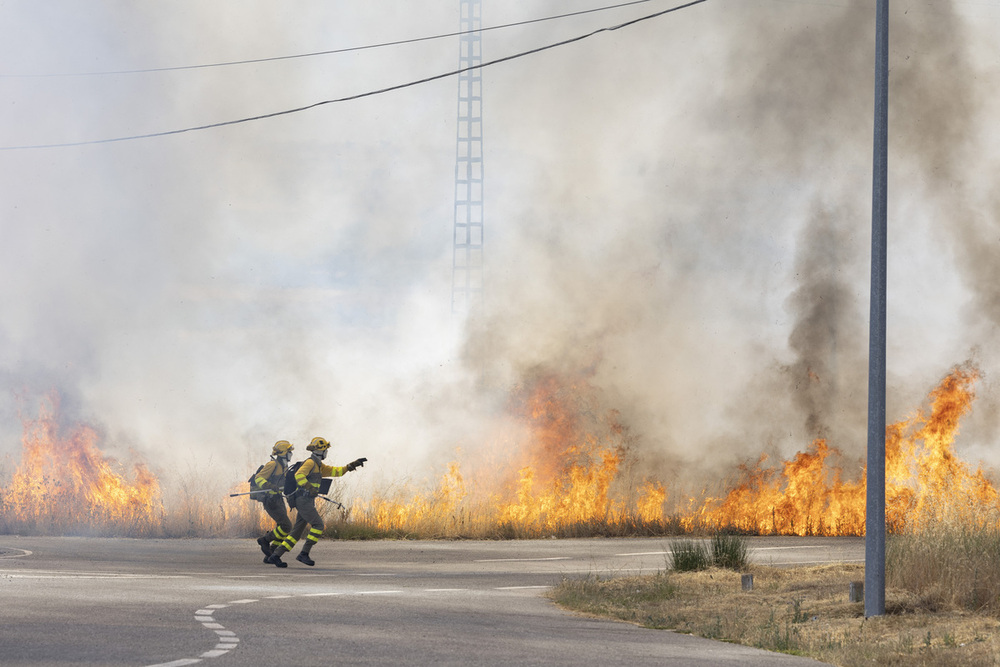 Extinguido el incendio de pasto en la subida a Sonsoles