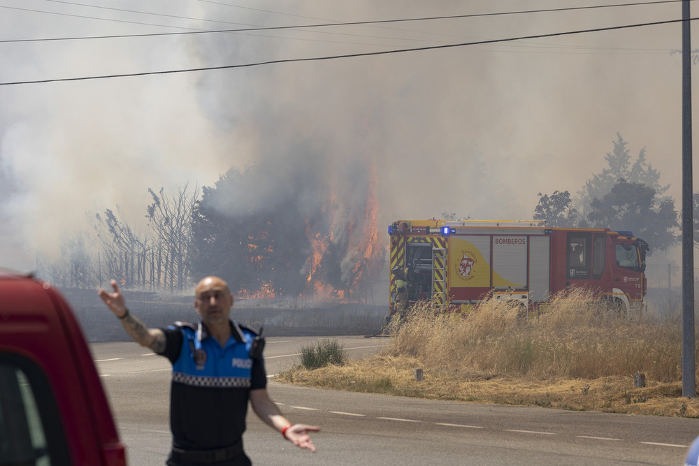 Extinguido el incendio de pasto en la subida a Sonsoles