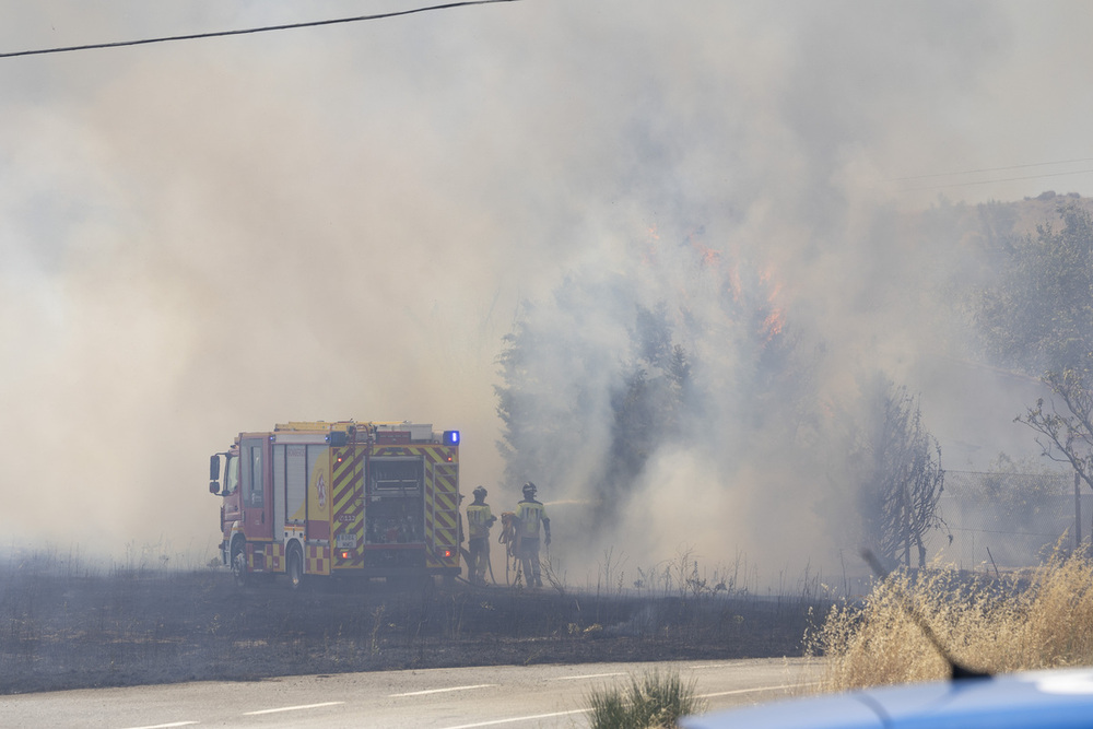 Extinguido el incendio de pasto en la subida a Sonsoles