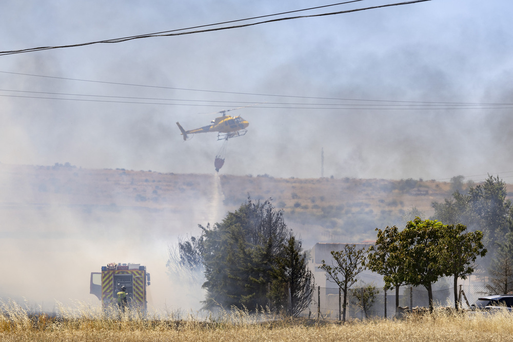 Extinguido el incendio de pasto en la subida a Sonsoles