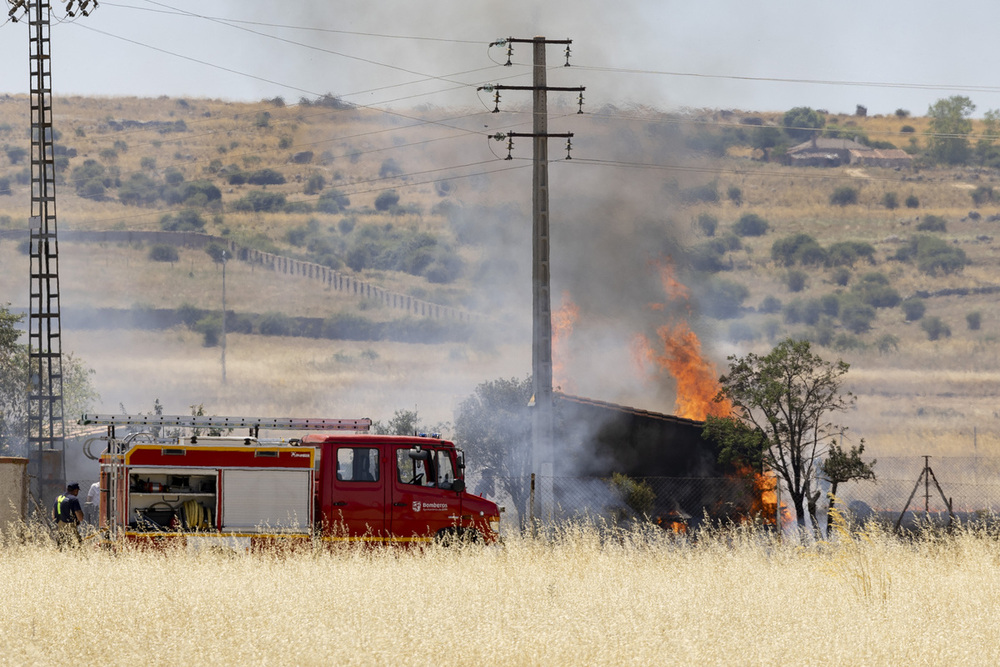 Extinguido el incendio de pasto en la subida a Sonsoles