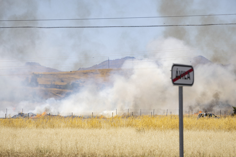 Extinguido el incendio de pasto en la subida a Sonsoles