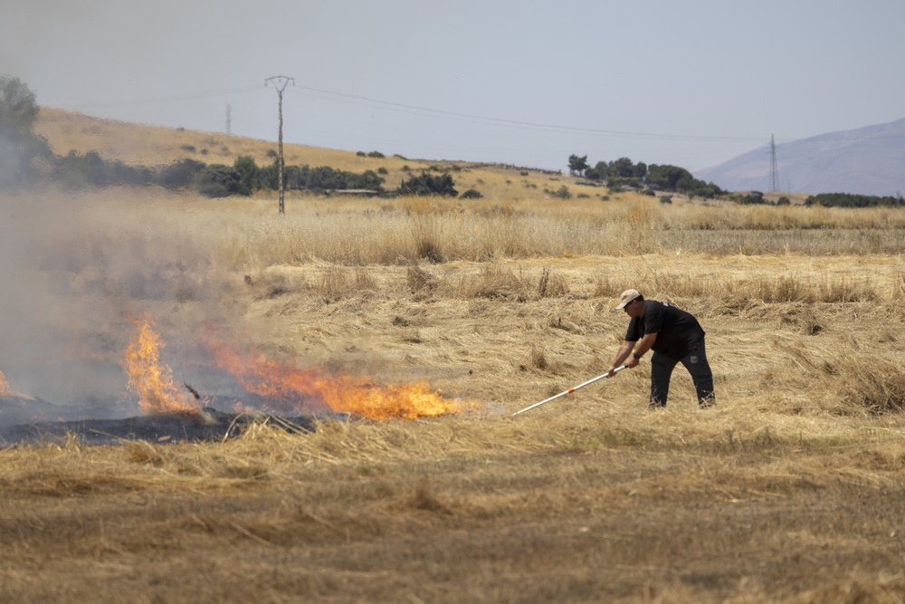 Extinguido el incendio de pasto en la subida a Sonsoles