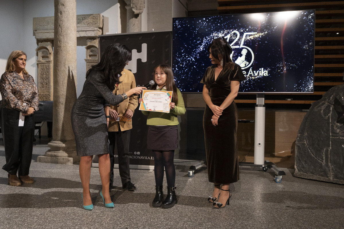 Entrega de Premios del Certamen
Escolar de Portadas de Diario
de Ávila por el 125 aniversario.  / ISABEL GARCÍA