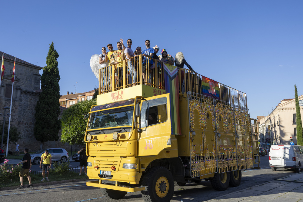 Ávila sale a la calle un año más con orgullo